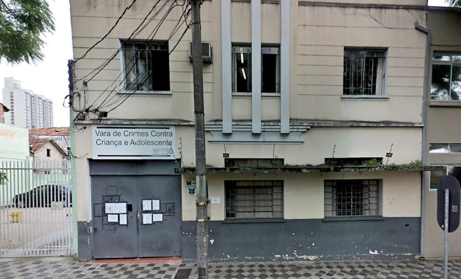 O prédio foi fechado em decorrência de danos provocados pelas chuvas fortes da semana passada. .