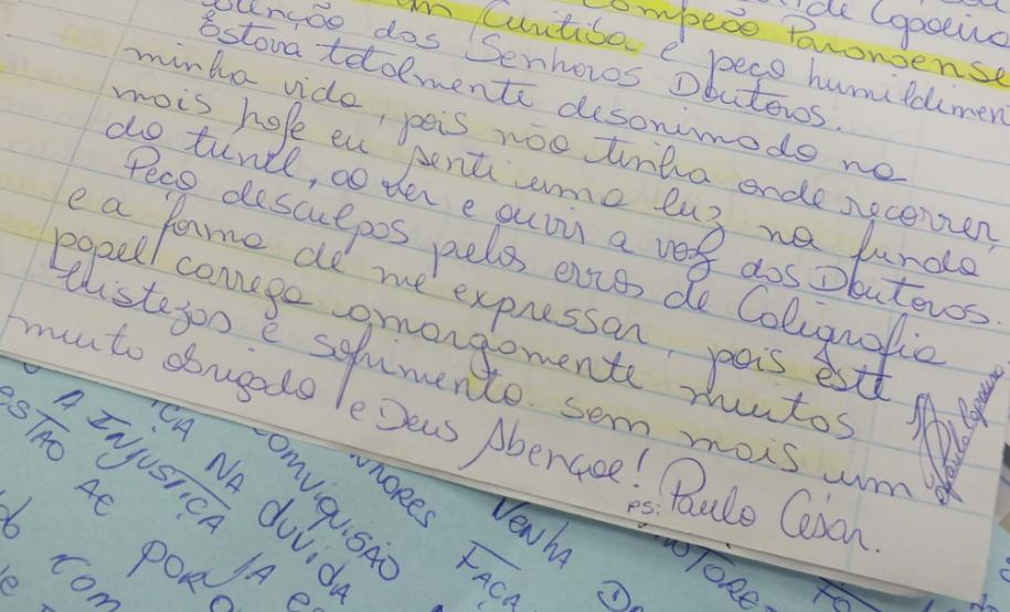 As cartas recebidas pelas defensoras trazem pedidos diversos, desde transferências para outros presídios – em função da superlotação – até solicitações de revisão e remição de pena. Alguns aproveitam para desabafar.