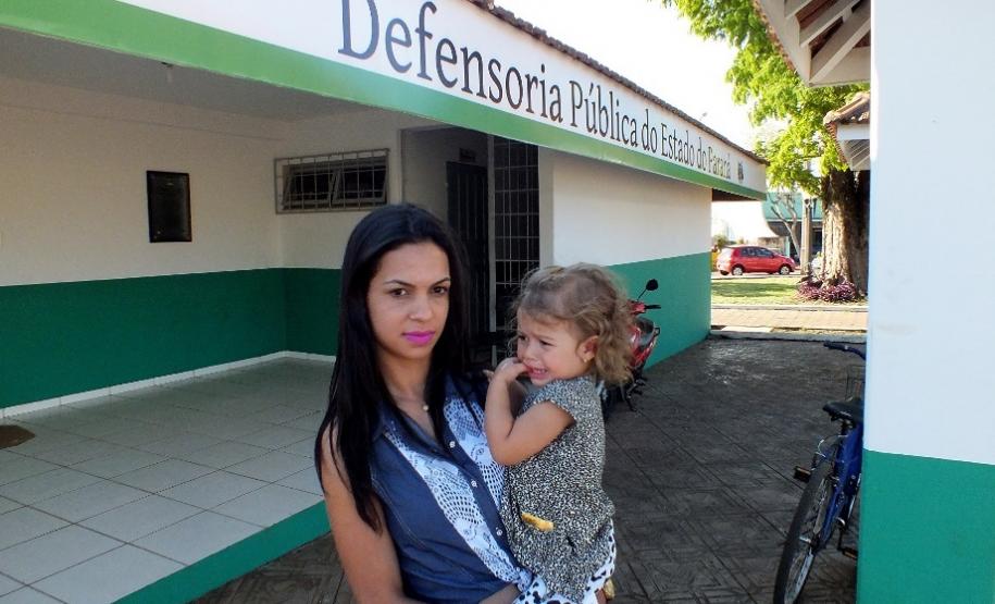 A dona de casa Jéssica Mayara Gomes, de 23 anos, procurou a Defensoria para tentar matricular a filha, de apenas 2 anos, em uma creche do município.