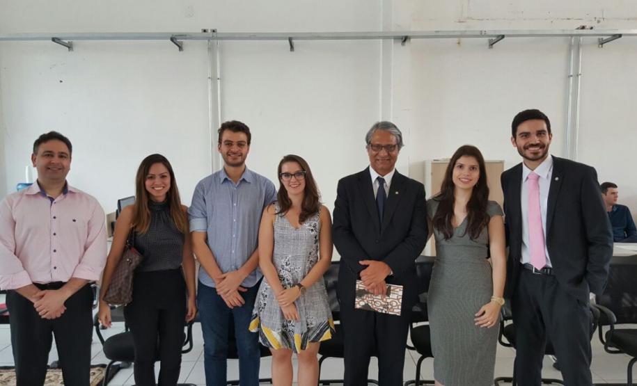 Da esquerda para a direita: os defensores públicos da sede de Maringá Gilson Rogério Duarte de Oliveira, Adriana Shinmi, Bruno Müller Silva e Cecília Nascimento Ferreira; o defensor público-geral, Sérgio Parigot de Souza; e os defensores públicos de Cianorte, Pietra Carolina Previate e Thiago Magalhães Machado.