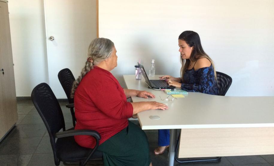 A aposentada Maria Consuelo do Nascimento, de 71 anos, cujo filho está preso na Penitenciária Estadual de Londrina II. Desde a última rebelião ocorrida no local, em outubro de 2015, a idosa não consegue visitar o filho.