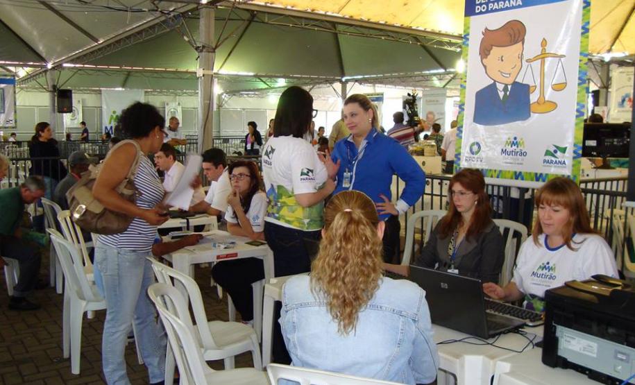 A 11ª edição do “Mutirão da Cidadania – O Paraná em Ação” foi realizado na praça central de Ibiporã, nos dias 28 e 29 de setembro. A 11ª edição do “Mutirão da Cidadania – O Paraná em Ação” foi realizada na praça central de Ibiporã, nos dias 28 e 29 de setembro.