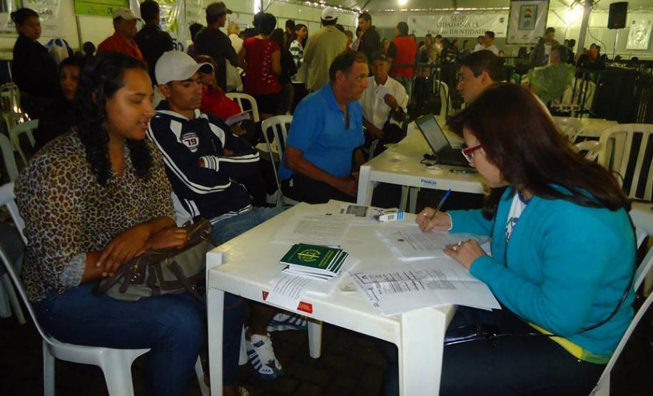 A assistente social Rosana Trauczynski faz o primeiro atendimento ao público que procura a Defensoria do Estado. A assistente social Rosana Trauczynski faz o primeiro atendimento ao público que procura a Defensoria do Estado.