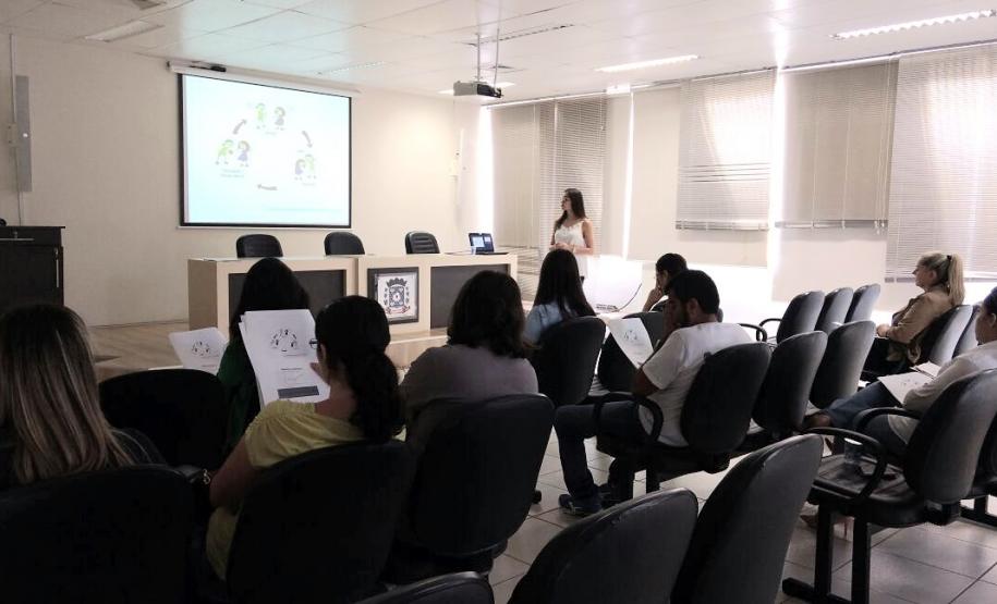 A equipe multidisciplinar da Defensoria em Cianorte realizou palestras com profissionais que vão lidar com os autores de violência doméstica.