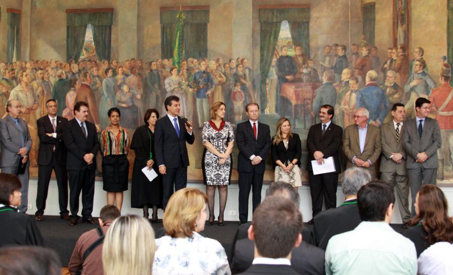 O governador Beto Richa dá posse à defensora pública-geral do Estado, Josiane Fruet Bettini Lupion e nomeia 87 defensores públicos.