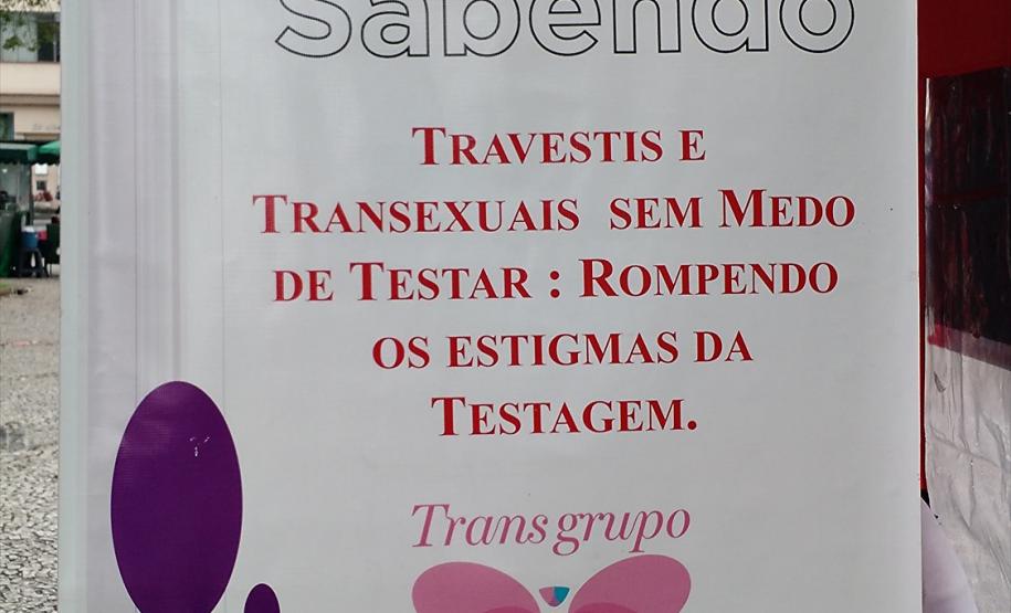 Ao longo do dia foram feitos testes rápidos de HIV.