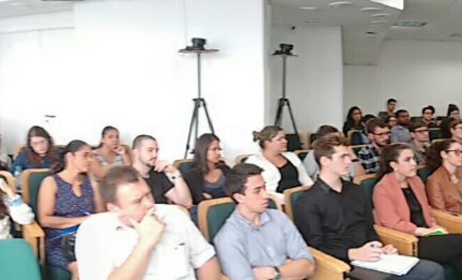 O evento lotou o auditório da sede central e teve transmissão ao vivo pela internet.