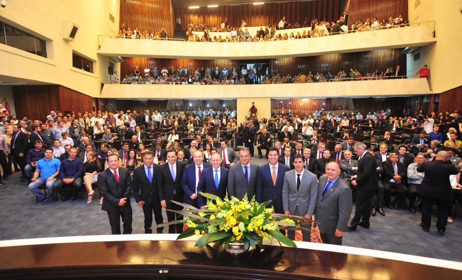 O presidente Ademar Traiano (PSDB, no centro da foto), que foi reconduzido ao cargo, destacou a confiança dos demais parlamentares para que continue exercendo a função.