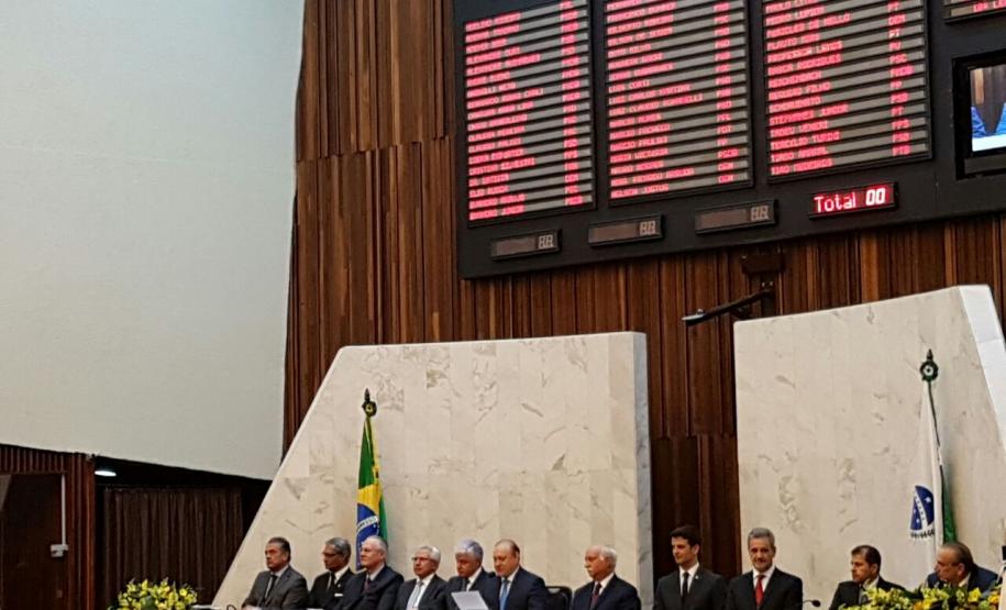 A sessão solene especial foi realizada no Plenário da Casa, conforme determina o artigo 5º do novo Regimento Interno da Alep.