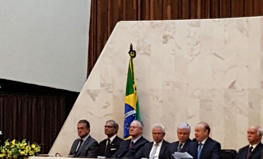 A solenidade contou com a presença do secretário-chefe da Casa Civil, Valdir Rossoni, representando o governador Beto Richa (PSDB); do presidente do Tribunal de Justiça, desembargador Paulo Vasconcelos; do defensor público-geral do Estado, Sérgio Parigot de Souza, e de várias outras autoridades.