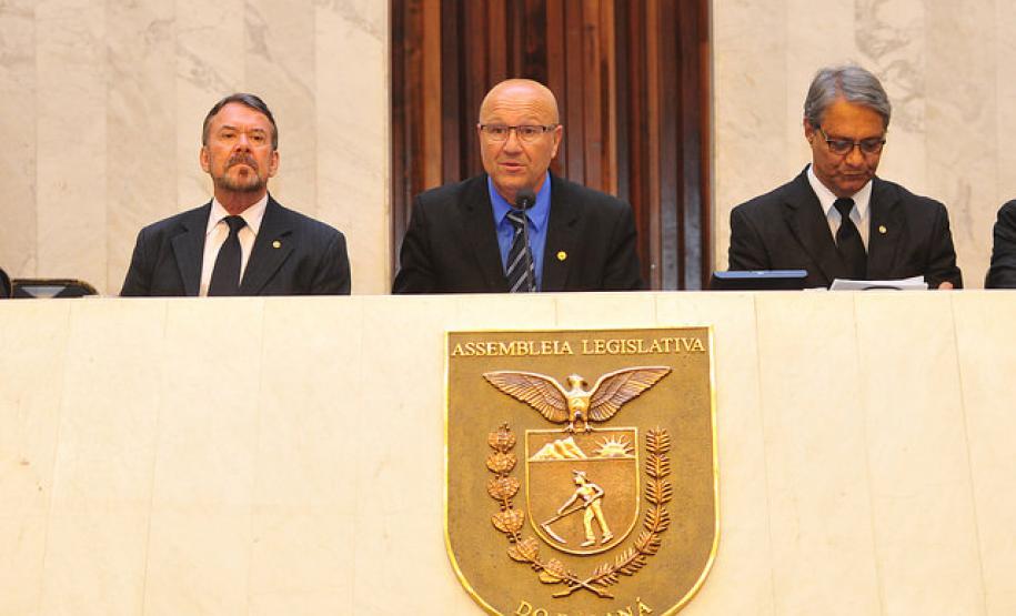 Solenidade de lançamento dos núcleos especializados da Defensoria Pública do Paraná na Assembleia Legislativa.