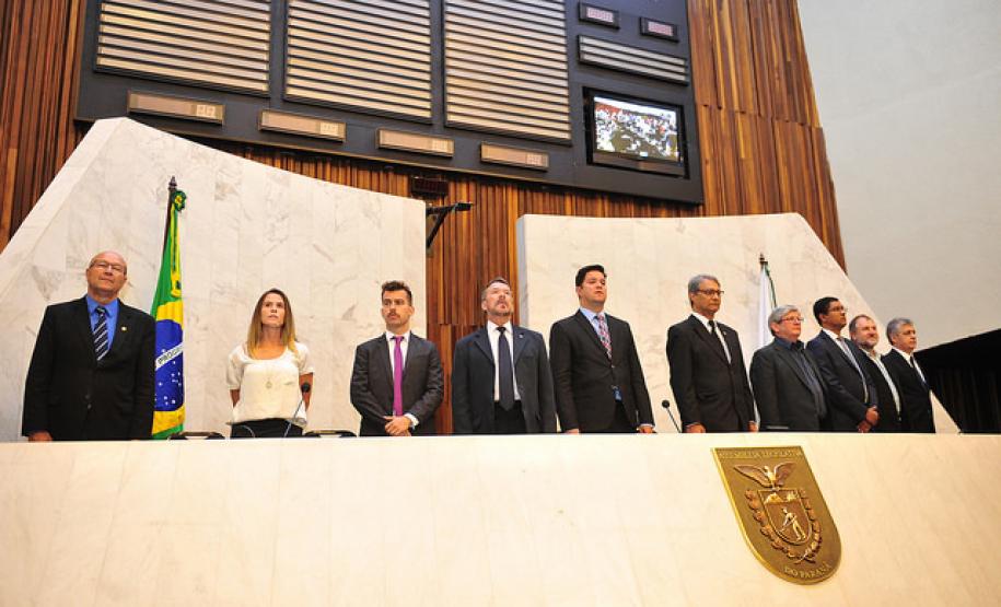 Solenidade de lançamento dos núcleos especializados da Defensoria Pública do Paraná na Assembleia Legislativa.