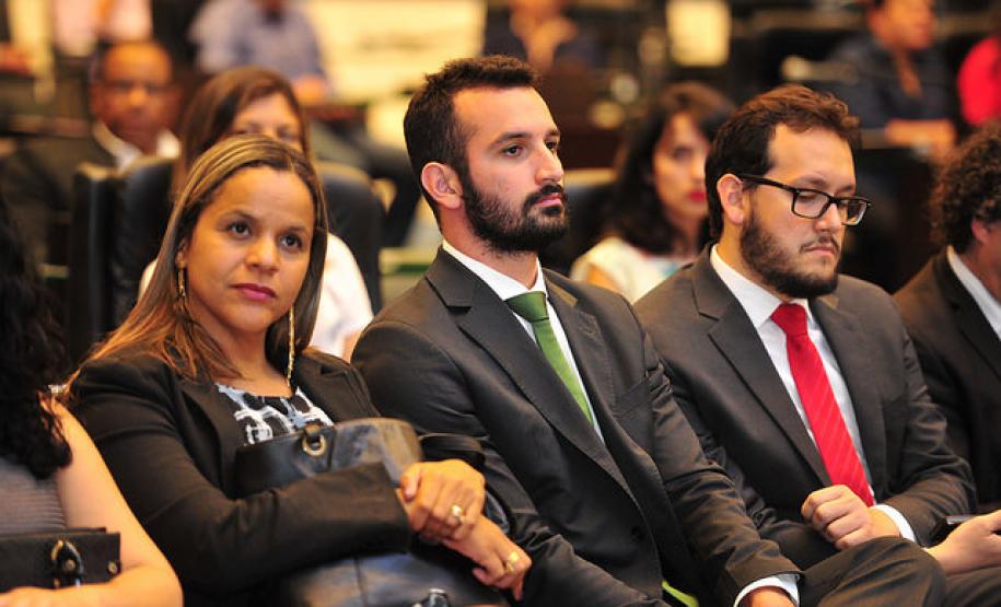 Solenidade de lançamento dos núcleos especializados da Defensoria Pública do Paraná na Assembleia Legislativa.