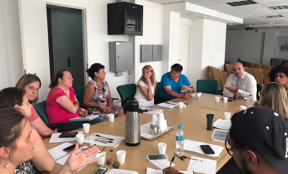 No encontro foram debatidas medidas que visam fortalecer a relação entre a DPPR e outras instituições, articulando e formando uma rede ampliada e efetiva. Um dos objetivos da parceria é tentar evitar a judicialização de processos, adotando medidas extrajudiciais junto aos órgãos integrantes da rede de atendimento.