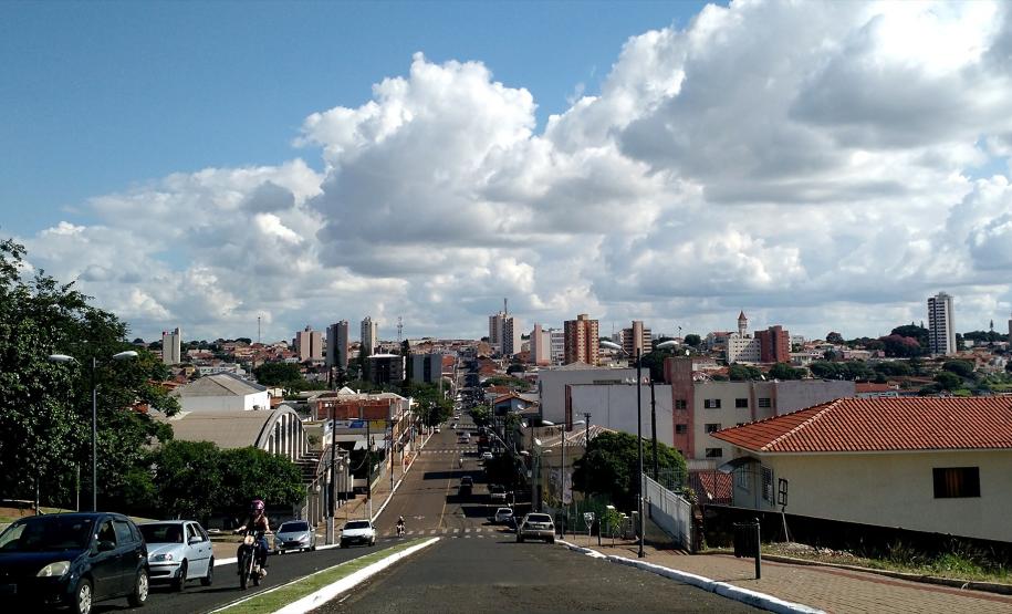 A Defensoria Pública em Cornélio Procópio possui dois defensores públicos, além de um quadro de servidores formado por assistentes jurídicos, psicólogos e técnicos administrativos, além de estagiários. As áreas do Direito atendidas são: Criminal, Execução Penal, Infância e Juventude (Cível e Infracional), Família e Sucessões, Cível e Fazenda Pública.