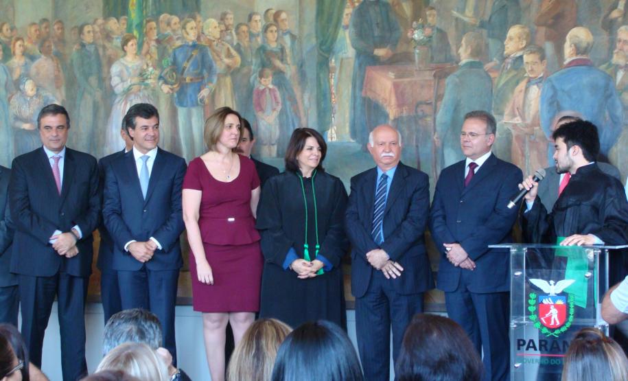 Defensora Pública-Geral do Paraná dá posse aos novos defensores.