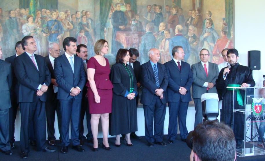 Defensora Pública-Geral do Paraná dá posse aos novos defensores.