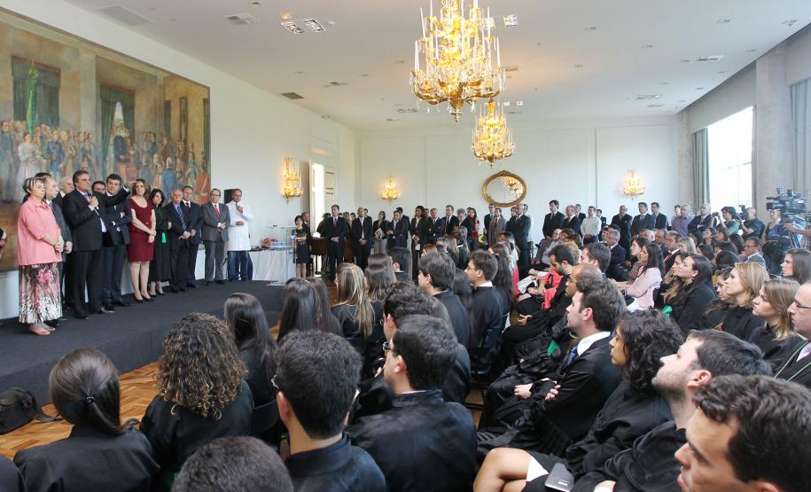 Defensora Pública-Geral do Paraná dá posse aos novos defensores.