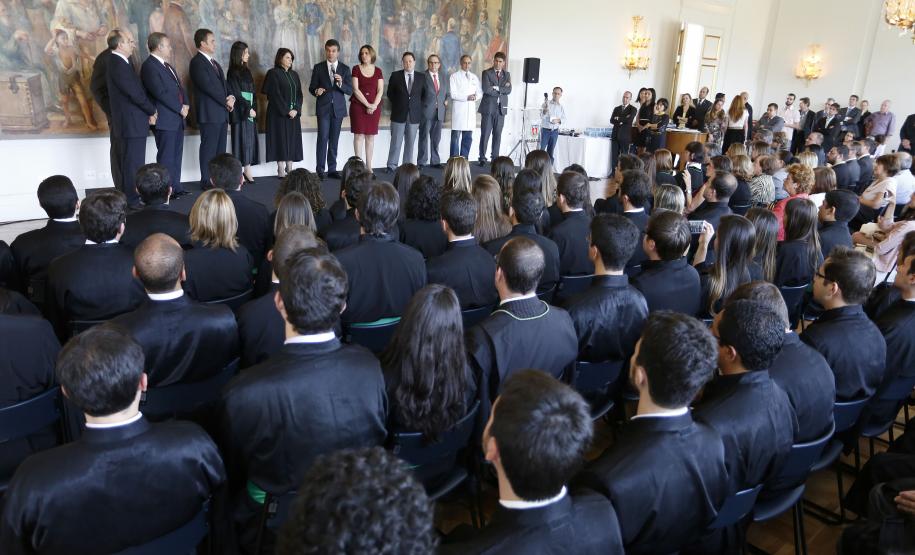 Defensora Pública-Geral do Paraná dá posse aos novos defensores.