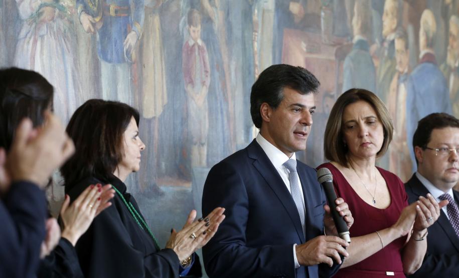 Defensora Pública-Geral do Paraná dá posse aos novos defensores.