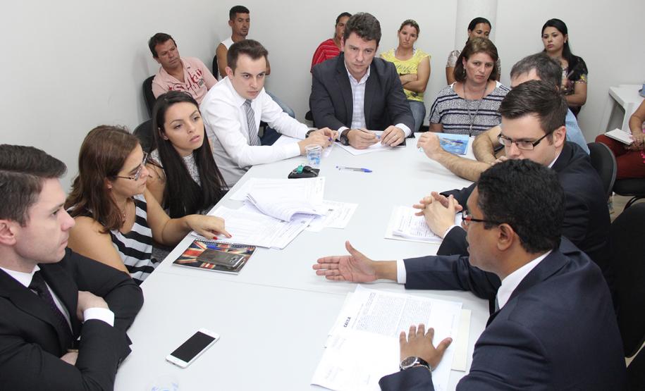 A Defensoria Pública e a Procuradoria do Município concordaram com a suspensão das execuções fiscais em curso pelo prazo de seis meses, seguida de atividades conduzidas pela Prolar nos empreendimentos já entregues, a fim de atualizar o cadastro municipal e identificar os beneficiados pela isenção tributária.