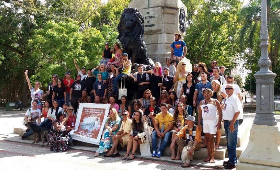 Defensoria oferece orientação jurídica gratuita a organizações civis A Casa de Malhú é uma organização que presta acolhida e suporte a travestis e transexuais que sofrem constantes violações de seus direitos básicos.