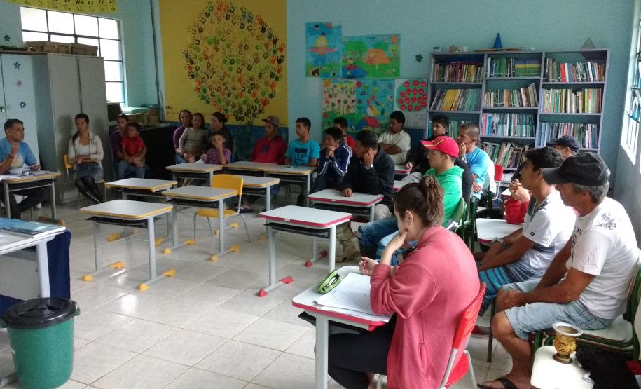 A escola atende 14 estudantes do ensino fundamental. Eles chegaram a ficar sem aulas por 1 mês, no ano passado.