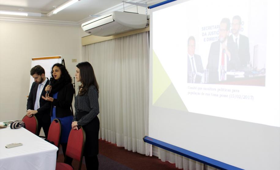 Os defensores públicos Camille Vieira da Costa e Bruno Passadore, do Núcleo da Cidadania e Direitos Humanos (NUCIDH) da Defensoria Pública do Paraná, e a defensora pública Mariana Martins Nunes falaram ao Conselho sobre a atuação em rede para a defesa dos direitos da população em situação de rua e do direito à manifestação.