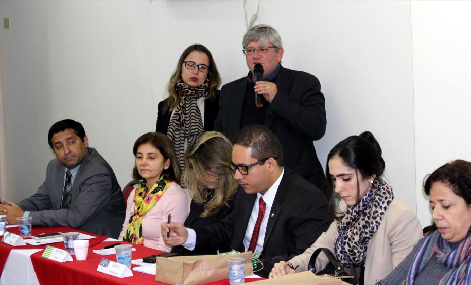 A subdefensora pública-geral, Luciana Bueno, e o ouvidor-geral da DPPR, Gerson da Silva, deram boas-vindas aos defensores públicos dos demais estados.