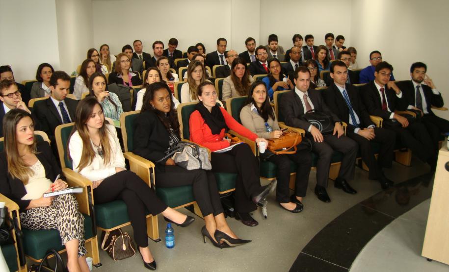 Na última semana do curso, entre os dias 02 e 06 de dezembro, os novos defensores vão participar de mutirões de atendimentos na região metropolitana de Curitiba.