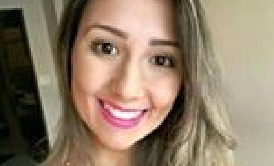 Beatriz estagia na Defensoria em Umuarama há aproximadamente 1 ano, atendendo ao público e elaborando petições.