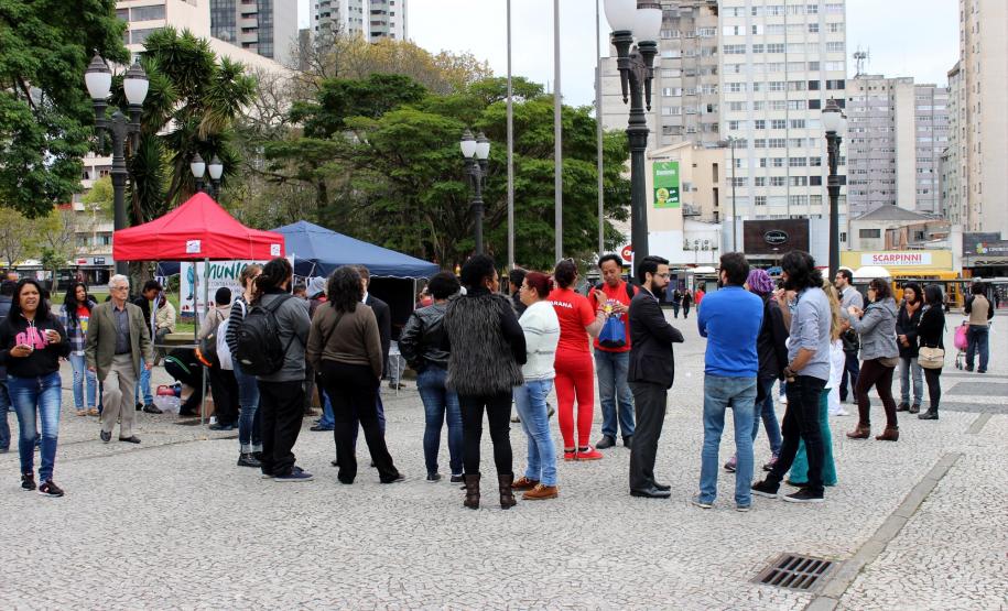 Na última sexta-feira (18), a Defensoria Pública do Paraná, juntamente com o Movimento Nacional da População em Situação de Rua (MNPR), promoveu na Praça Rui Barbosa uma ação pelo Dia Nacional de Luta da População em Situação de Rua, comemorado no sábado (19 de agosto).