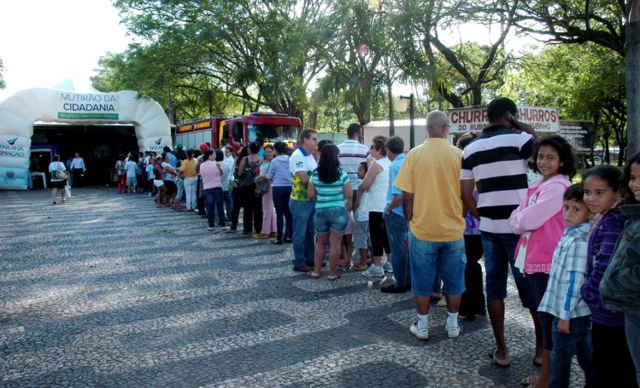 O último “Mutirão da Cidadania” de 2013, realizado nos dias 22, 23 e 24 de novembro em Paranavaí, contou com um público de aproximadamente 11.628 mil pessoas, vindas de quase 20 municípios da região.