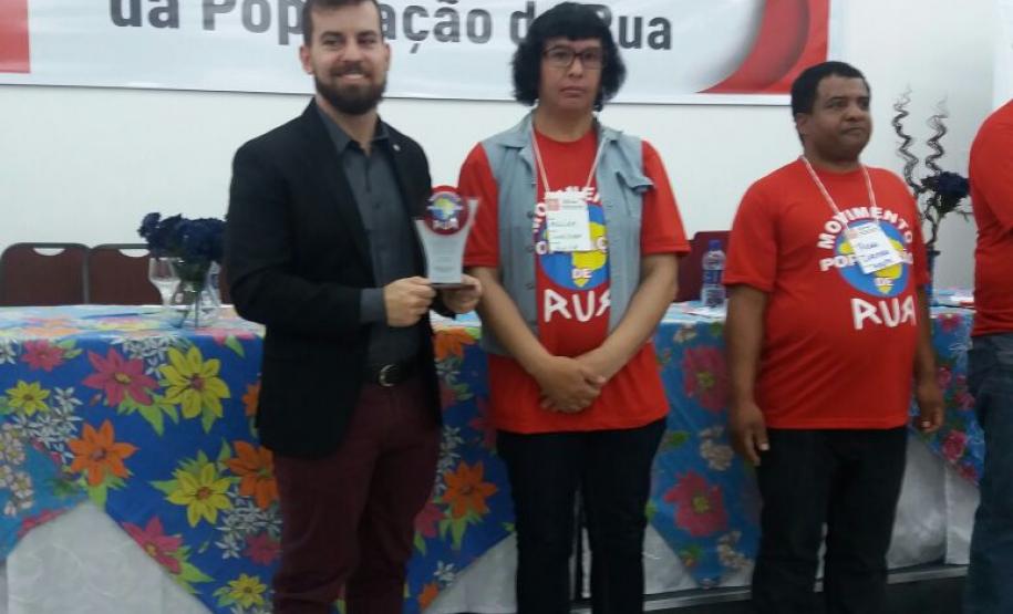 Defensoria recebe prêmio do Movimento Nacional da População de Rua.