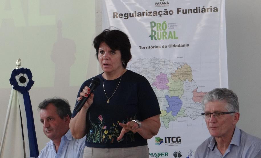 De acordo com a defensora pública Josiane Lupion, existem centenas de ações de usucapião em várias cidades em andamento por meio da Defensoria Pública do Paraná e que já estão em vias de expedição do título definitivo.