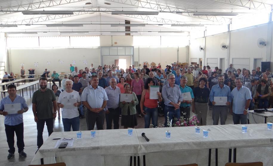 A ação, que envolveu 183 agricultores, integra o Programa de Regularização Fundiária PróRural - Renda e Cidadania no Campo, coordenado pelo Instituto de Terras, Cartografia e Geologia do Paraná (ITCG).