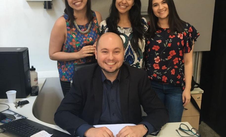 O defensor público Gabriel Lutz e as voluntárias Thais Gatti, Bruna Esteves e Bruna Perugini. A sede da DPPR em Londrina possui hoje cerca de 20 voluntários.
