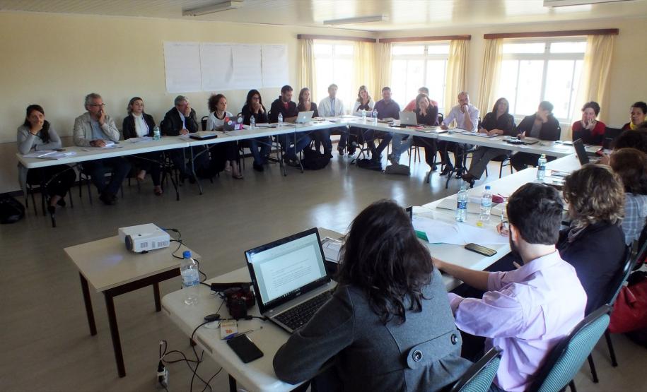 Oficina discute papel das Ouvidorias Externas no Sistema de Justiça Oficina “Ouvidorias Externas no Sistema de Justiça: Reflexões a partir da experiência nas Defensorias Públicas”, que ocorre nos dias 3 e 4 de outubro, em Curitiba.