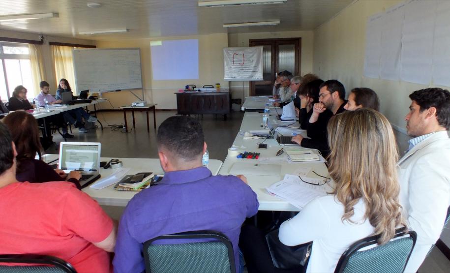 Oficina discute papel das Ouvidorias Externas no Sistema de Justiça Oficina “Ouvidorias Externas no Sistema de Justiça: Reflexões a partir da experiência nas Defensorias Públicas”, que ocorre nos dias 3 e 4 de outubro, em Curitiba.