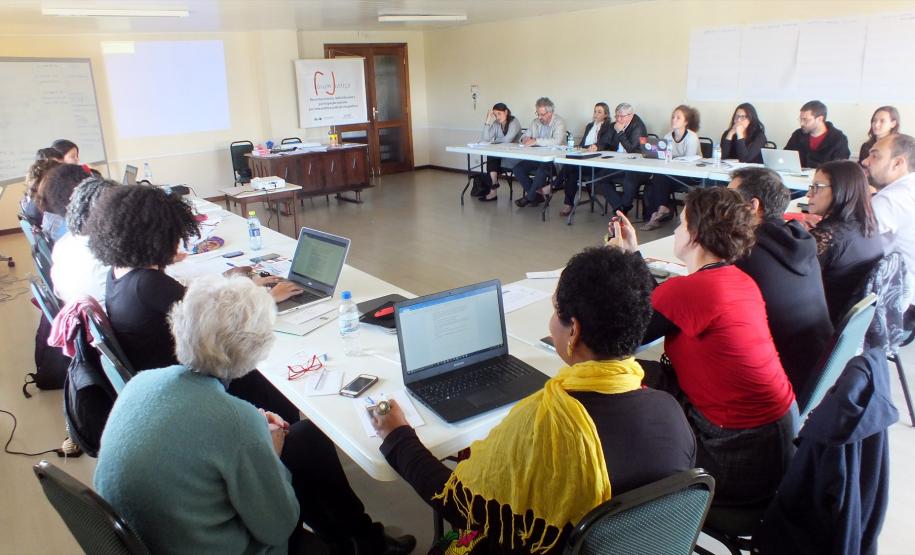 Oficina discute papel das Ouvidorias Externas no Sistema de Justiça Oficina “Ouvidorias Externas no Sistema de Justiça: Reflexões a partir da experiência nas Defensorias Públicas”, que ocorre nos dias 3 e 4 de outubro, em Curitiba.