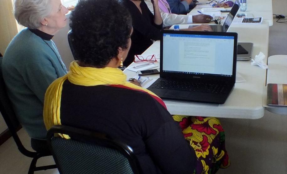 Oficina discute papel das Ouvidorias Externas no Sistema de Justiça Oficina “Ouvidorias Externas no Sistema de Justiça: Reflexões a partir da experiência nas Defensorias Públicas”, que ocorre nos dias 3 e 4 de outubro, em Curitiba.