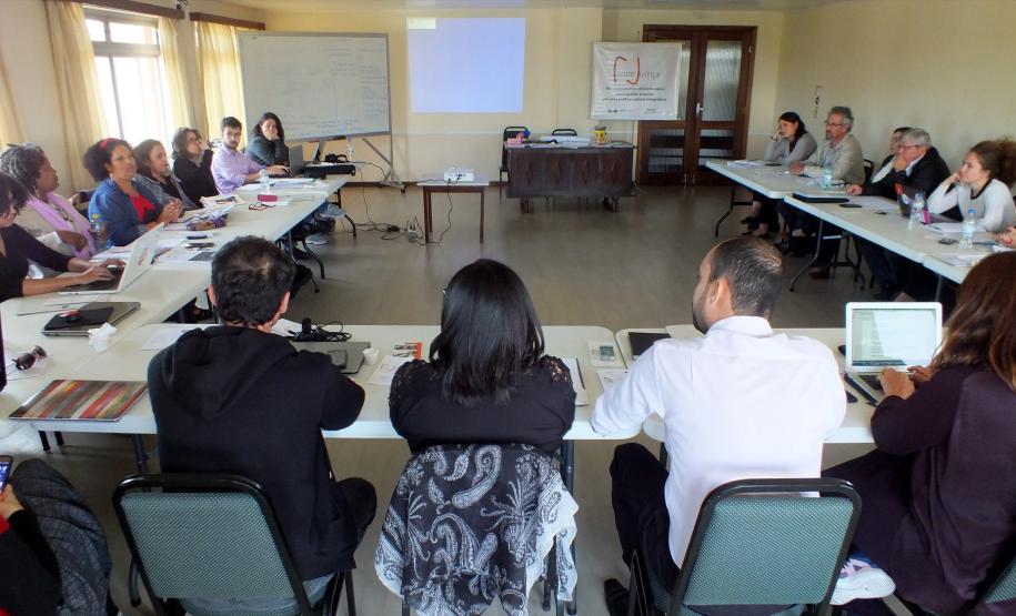 Oficina discute papel das Ouvidorias Externas no Sistema de Justiça Oficina “Ouvidorias Externas no Sistema de Justiça: Reflexões a partir da experiência nas Defensorias Públicas”, que ocorre nos dias 3 e 4 de outubro, em Curitiba.