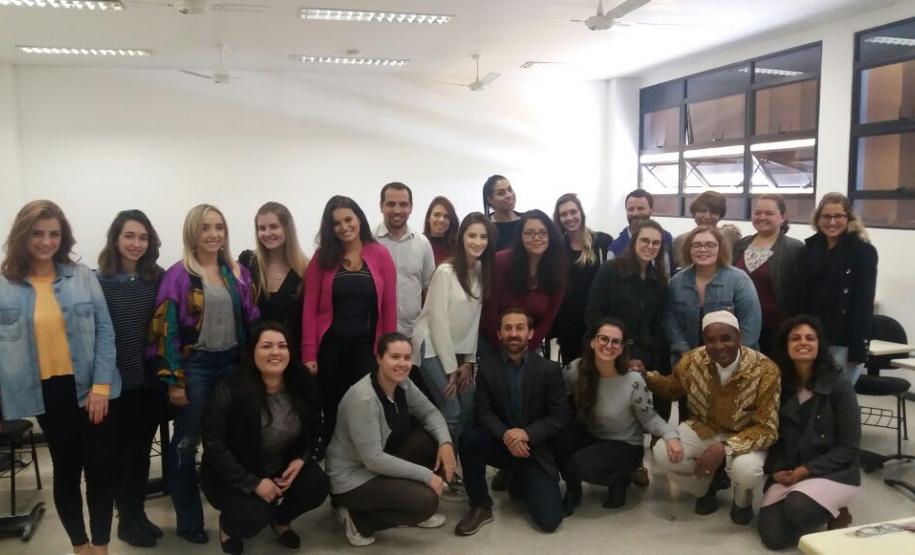 No último sábado (7), o NUCIDH participou ainda de uma reunião de pré-capacitação com os estudantes da UP selecionados para integrar o projeto, além de representantes das organizações Transgrupo Marcela Prado, Grupo Dignidade e Associação Cultural de Negritude e Ação Popular dos Agentes de Pastoral de Negros (ACNAP).