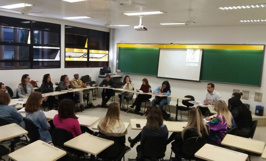 No último sábado (7), o NUCIDH participou ainda de uma reunião de pré-capacitação com os estudantes da UP selecionados para integrar o projeto, além de representantes das organizações Transgrupo Marcela Prado, Grupo Dignidade e Associação Cultural de Negritude e Ação Popular dos Agentes de Pastoral de Negros (ACNAP).