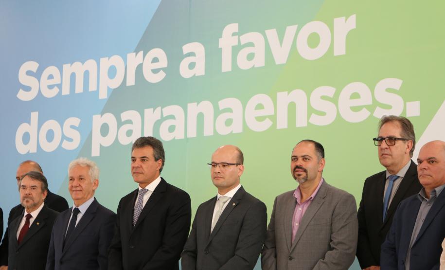 Governador dá posse ao novo defensor-geral do Estado do Paraná.
