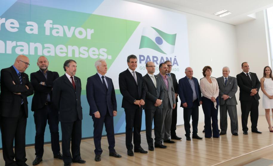 Governador dá posse ao novo defensor-geral do Estado do Paraná.