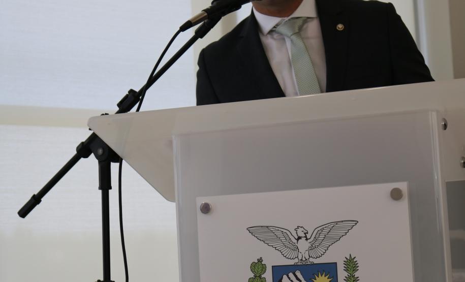 Governador dá posse ao novo defensor-geral do Estado do Paraná.