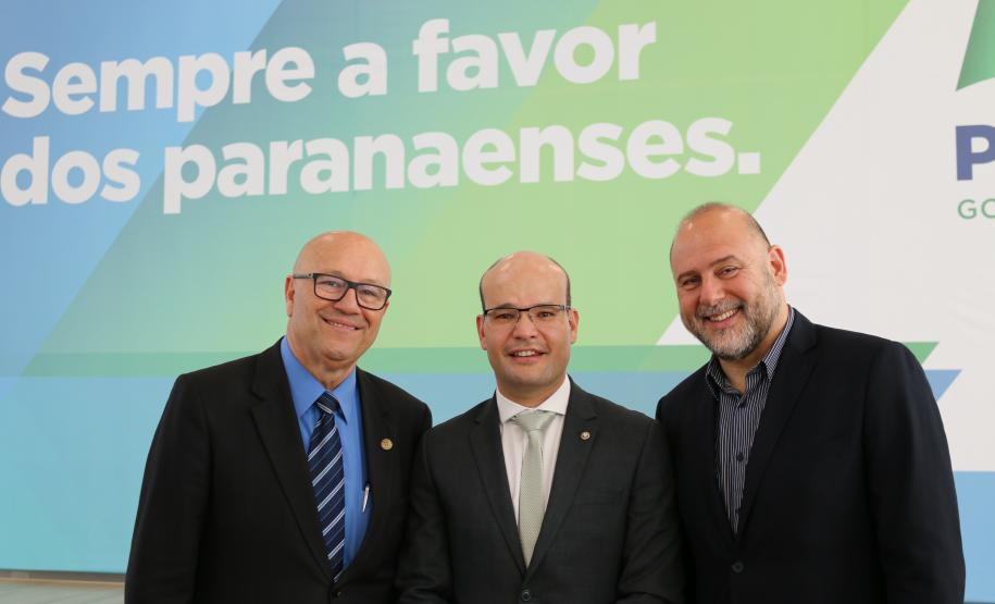 Governador dá posse ao novo defensor-geral do Estado do Paraná.