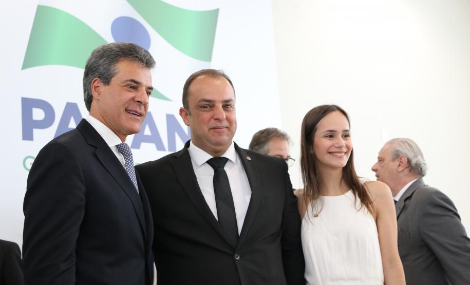 Governador dá posse ao novo defensor-geral do Estado do Paraná.