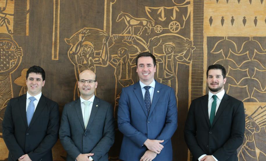 Governador dá posse ao novo defensor-geral do Estado do Paraná.